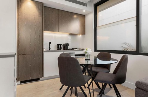 Coogee Apartment | Chic 2 Bed Apartment w Balcony Near Coogee Beach
