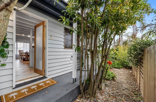 Mooloolaba Apartment | Chic 2-Bed Cabin-Style Home by Mooloolaba Beach