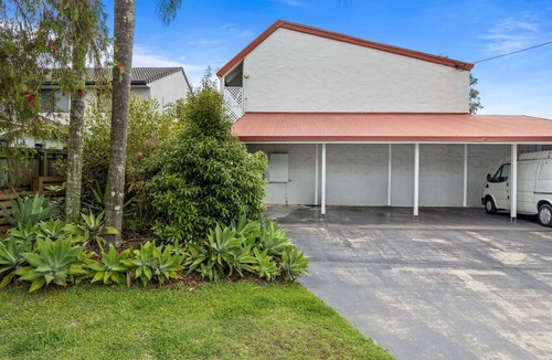 Mooloolaba House | Chic 2-Bed Cabin-Style Home by Mooloolaba Beach
