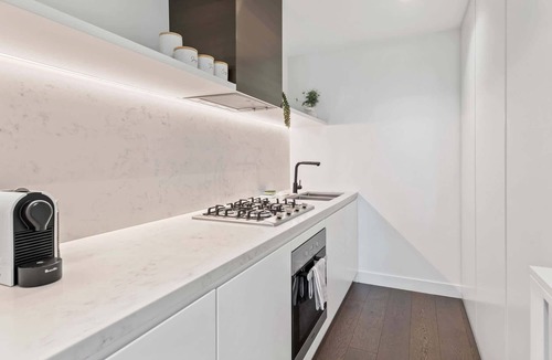 South Yarra Apartment | Chic 2-Bed with Free Parking in South Yarra