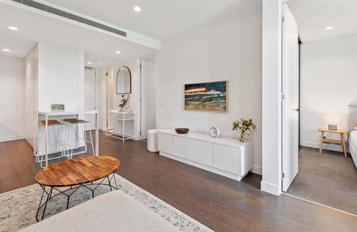South Yarra Apartment | Chic 2-Bed with Free Parking in South Yarra