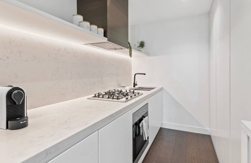 South Yarra Apartment | Chic 2-Bed with Free Parking in South Yarra