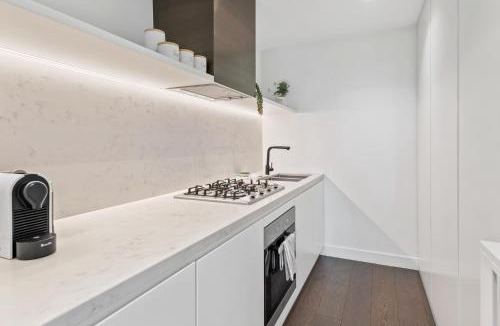 South Yarra Apartment | Chic 2-Bed with Free Parking in South Yarra