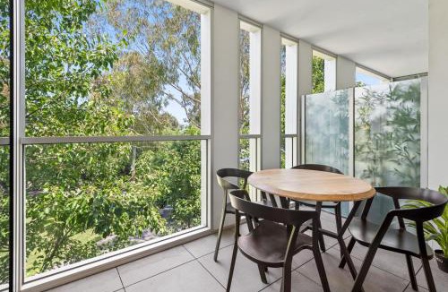 South Yarra Apartment | Chic 2-Bed with Free Parking in South Yarra