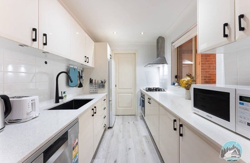 Seven Hills House | Chic 3BR House | Family-Friendly Seven Hills