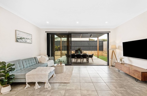 Torquay House | Chic 4 br, 2 storey, ocean view & family friend