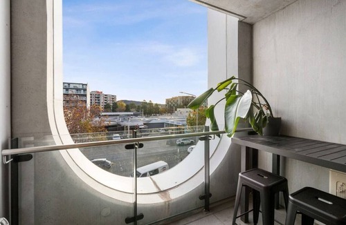 Braddon Apartment | Chic Braddon Branx Apartment Near Cafés & CBD