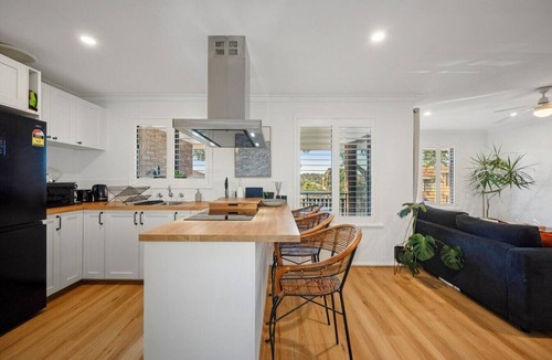 Scarborough Apartment | Chic & Bright 3BR Retreat