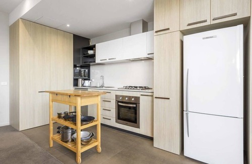 Brunswick Apartment | Chic Brunswick Apartment with City Views and Gym