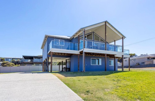 Ledge Point House | Chic coastal holiday home