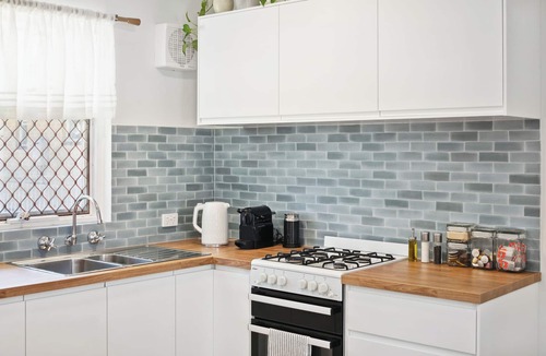 Scarborough Apartment | Chic Cozy 2 Bedroom Apartment Near Beach