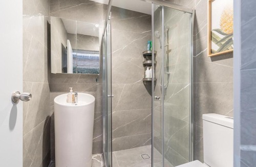 Surry Hills House | Chic Double Room - AC - Next to Central Station - Shared Bathroom