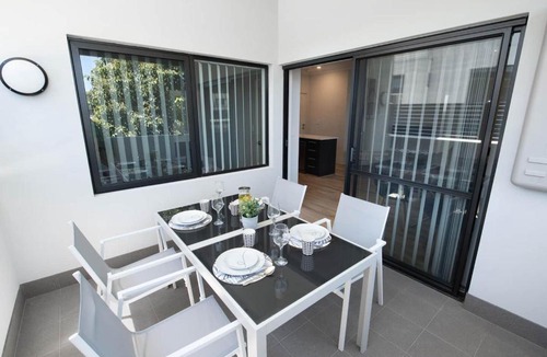 Attadale Apartment | Chic Exec 2bdr 2bath -River,FREO,Parking,AC