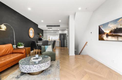 Carnegie Apartment | Chic Home with BBQ & Outdoor Dining