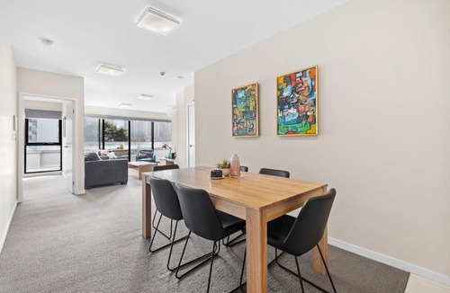 South Melbourne Apartment | Chic Inner City Convenience, with Secure Parking