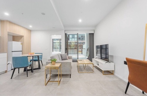 Lyneham Apartment | Chic Modern 1-Bedroom Apartment | Gym | Parking