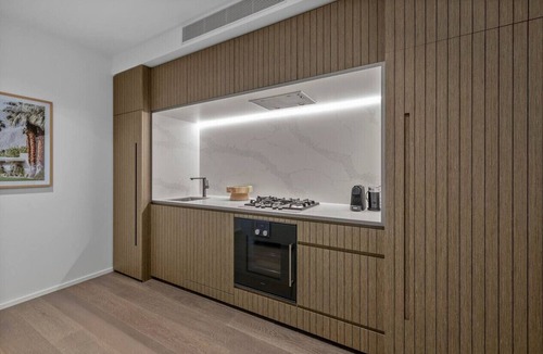 Abbotsford Apartment | Chic Riverside Retreat Richmond