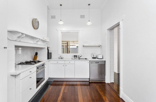 West Perth Apartment | Chic Semi-Detached 2-Bed Home with Outdoor Dining