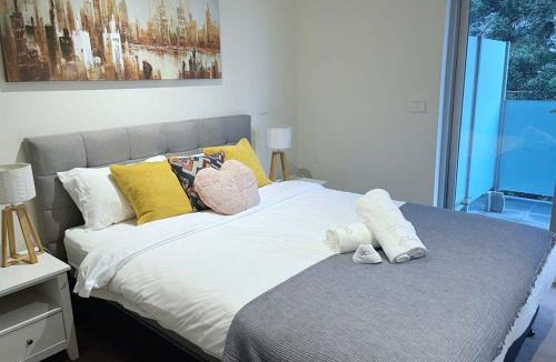 Doncaster Apartment | Chic Short Stay Retreat at Doncaster
