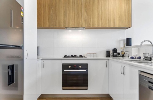Warwick House | Chic & Sunny Warwick Oasis