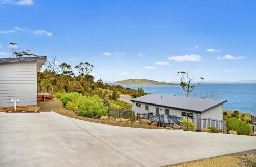 White Beach House | Chill Tasmania