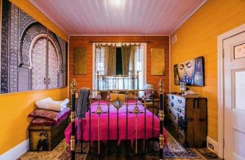 Katoomba Apartment | Chinoiserie - Blue Mountains Boho Luxe