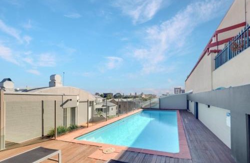 Chippendale Apartment | Chippendale unit with parking, walk to USYD and station