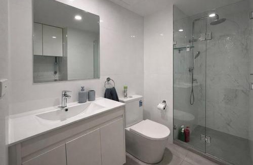 Chippendale Apartment | Chippendale unit with parking, walk to USYD and station