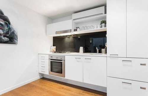 St Kilda Apartment | Chloe - Awesome St Kilda beach Pad *Wifi Parking