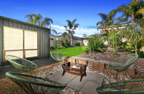 Christies Beach Apartment | Christies Garden - A Beachside Entertainer's Gem