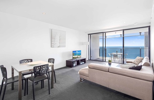 Surfers Paradise Apartment | Circle on Cavill Ocean View