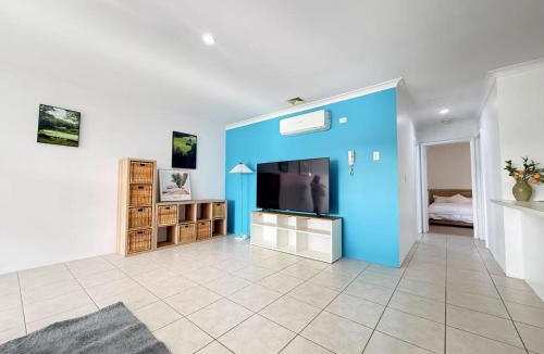 Cannington House | City Explorer Base 3BR&2 Floors&Walk to Mall & Airport Transit