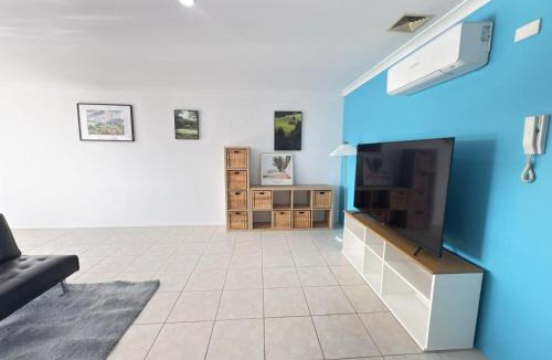 Cannington House | City Explorer Base 3BR&2 Floors&Walk to Mall & Airport Transit
