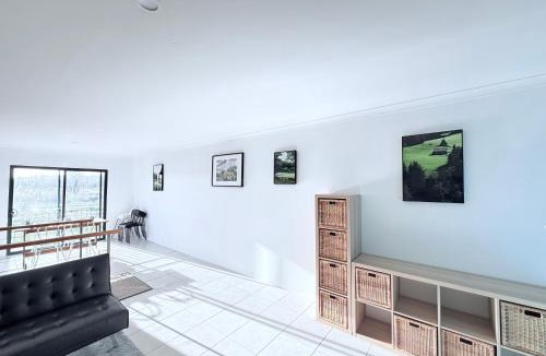 Cannington House | City Explorer Base 3BR&2 Floors&Walk to Mall & Airport Transit