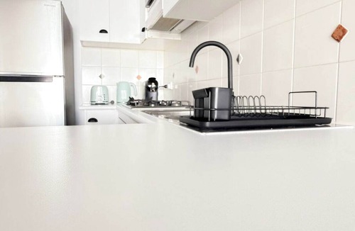 Fortitude Valley Apartment | City Oasis | Free Parking Gym Beach Pool | Sleep 6