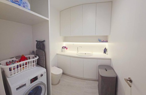 Carlton South Apartment | City Private Luxurious penthouse 3b2b Apt 202sqm