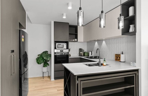 Adelaide Central Business District Apartment | City sky view self service apartment free parking
