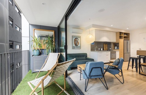 South Melbourne Apartment | City View Haven in South Melbourne