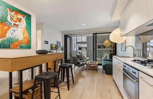 South Melbourne Apartment | City View Haven in South Melbourne