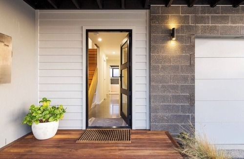 Warrnambool House | City Views on Williams. Luxurious Townhouse with free Wifi & Netflix