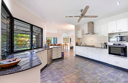 Parap House | Cityside Hideaway: Pool - Workstation - Markets