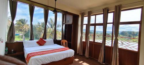 Chikkamagaluru House | CKM- Lake View Mountain View and Pool