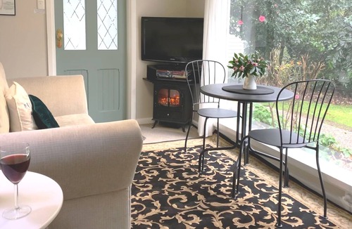 Sassafras Cottage | Clarendon's Dovecote Cottage - A cute & cosy private suite.