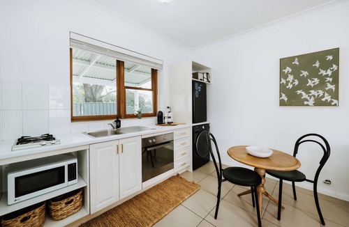 Central Mudgee House | Claret on Douro Three Cottages for Group Getaways