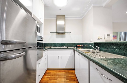 Melbourne Central Business District Hotel | Clarion Suites Gateway
