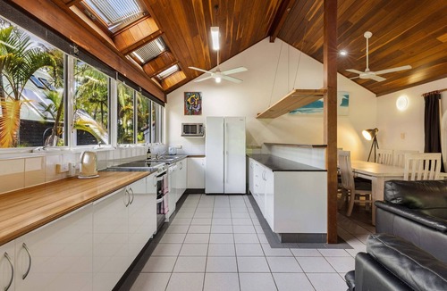 Byron Bay Villa | Clarkes Beach Villa - steps to beach & Byron town
