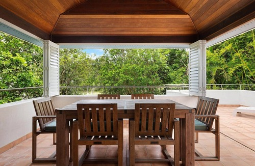 Byron Bay Villa | Clarkes Beach Villa - steps to beach & Byron town
