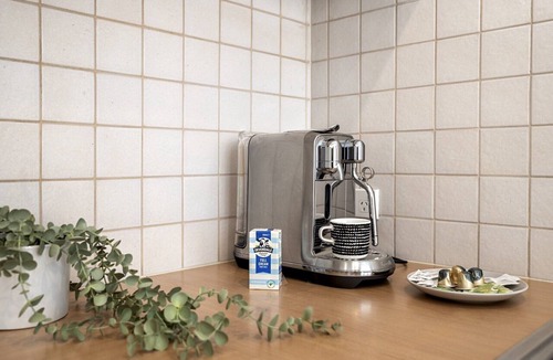 Melbourne Central Business District Apartment | Classic 1-Bed City Stay Near Eateries and Laneways