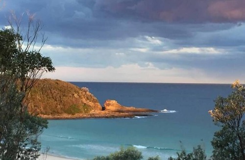 Mollymook Beach House | Classic beach cottage with amazing views and stroll to beach