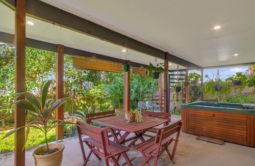 Cabarita Beach House | Classic Caba - Oceanview 5 Bedder by uHoliday